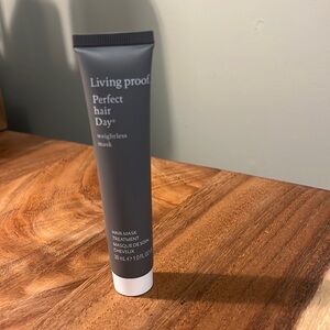Living Proof โข Perfect Hair Day โข Weightless Mask